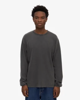 Camiseta orgánica de manga larga oversize – Negro descolorido